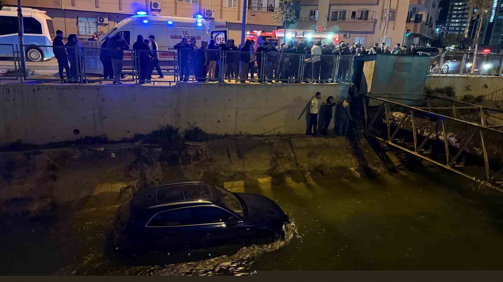 Otomobil kanala uçtu, facia ucuz atlatıldı
