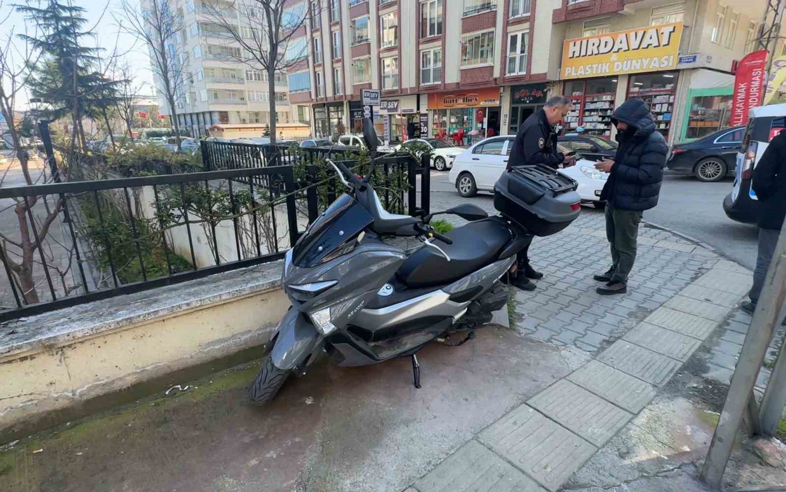 Otomobil motosikletle çarpıştı: 1 yaralı
