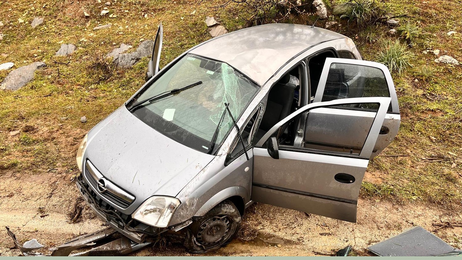 Otomobil şarampole uçtu: 1 yaralı
