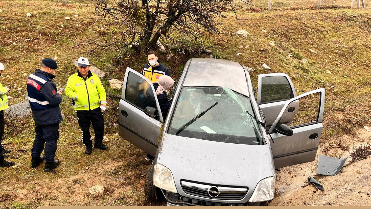 Otomobil şarampole uçtu: 1 yaralı
