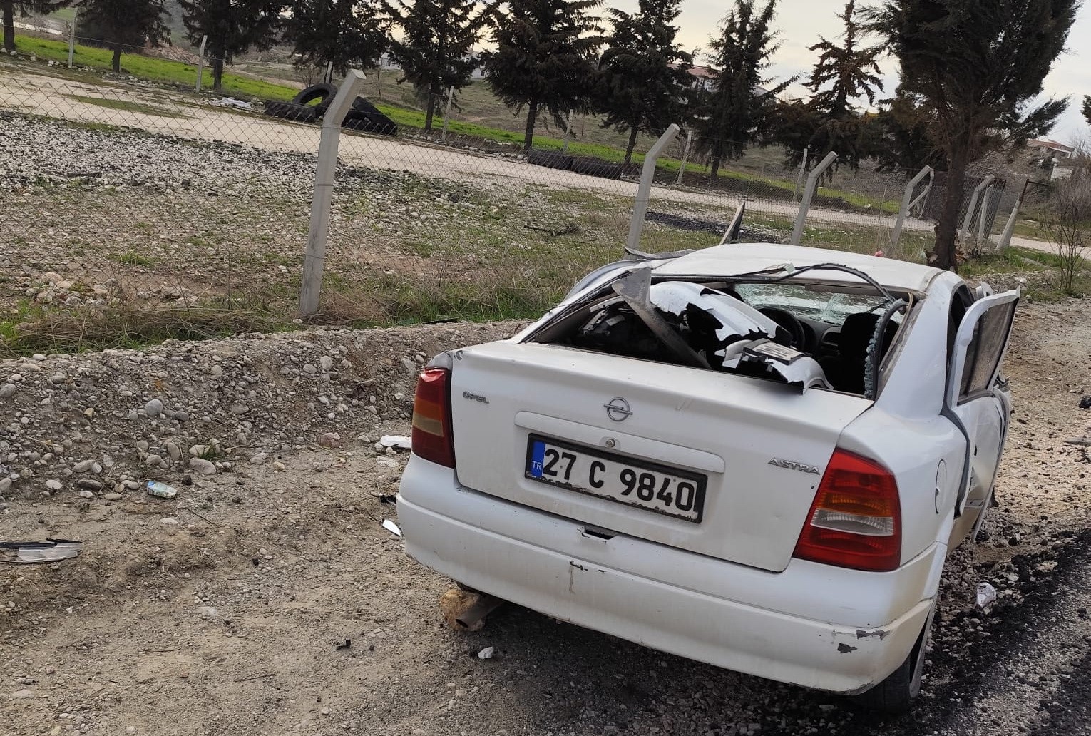 Otomobil şarampole yuvarlandı: 3 yaralı
