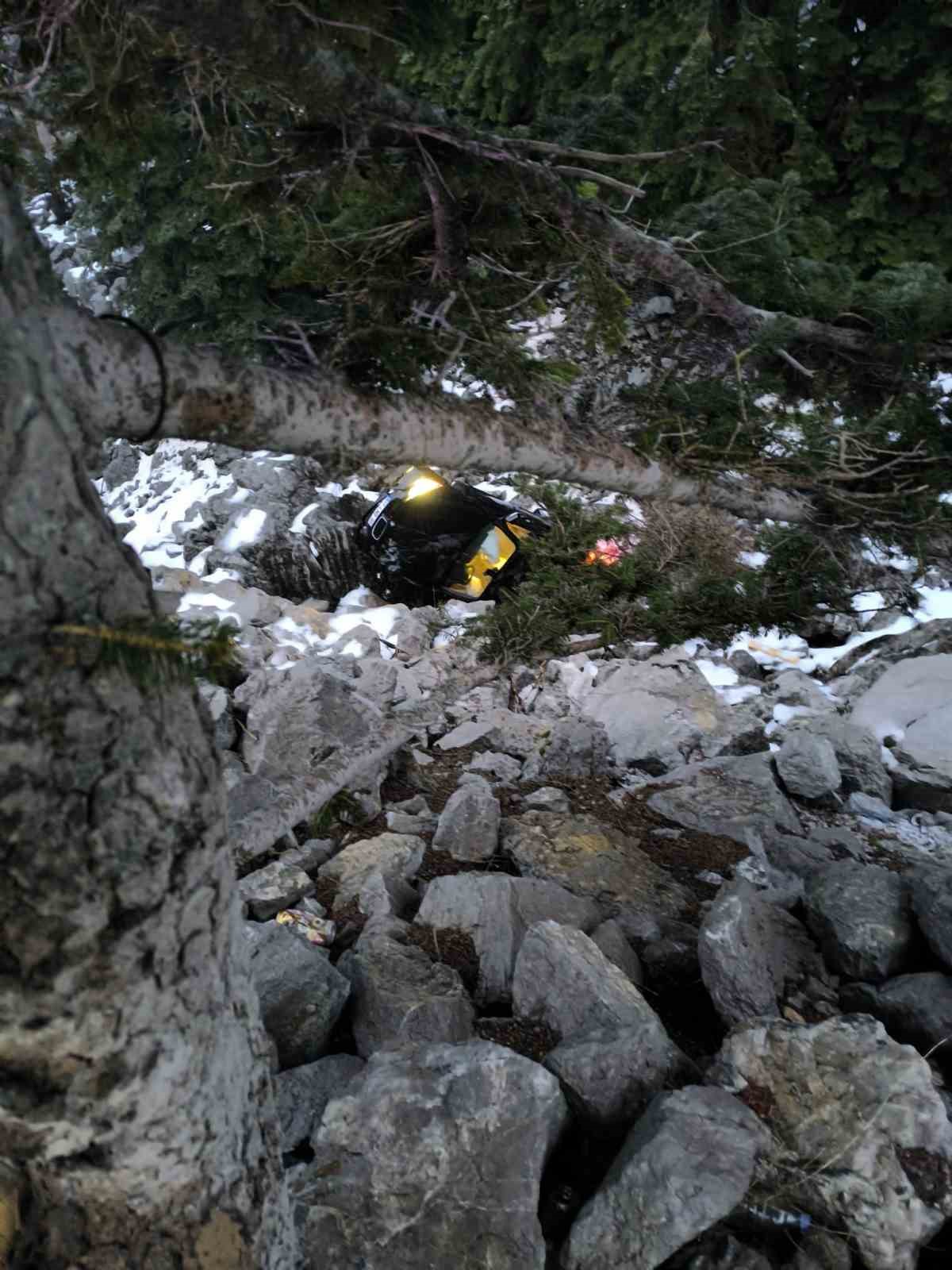 Otomobil şarampole yuvarlandı: 3 yaralı
