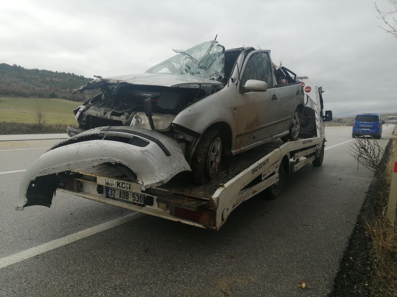 Otomobil şarampole yuvarlandı: Bangladeş uyruklu aynı aileden 1 kişi öldü, 3 kişi yaralandı
