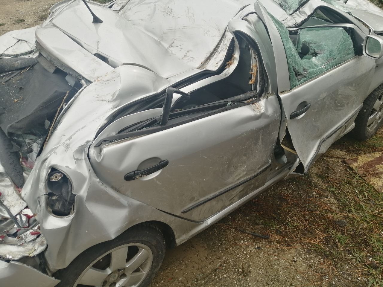 Otomobil şarampole yuvarlandı: Bangladeş uyruklu aynı aileden 1 kişi öldü, 3 kişi yaralandı
