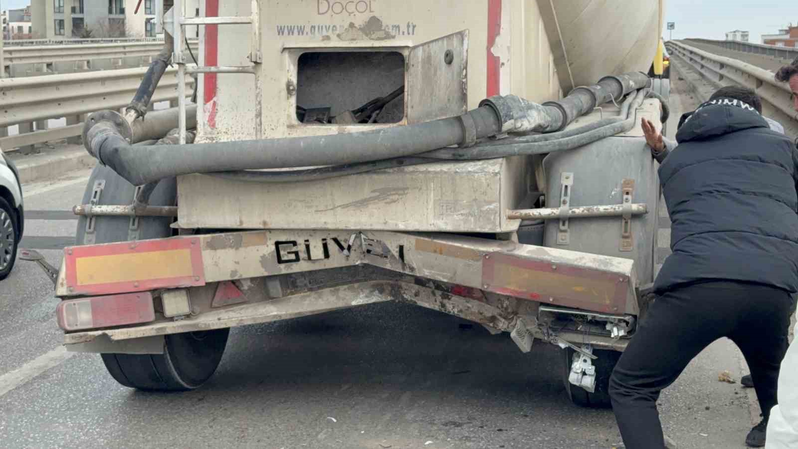 Otomobil tankere arkadan çarptı: 1 yaralı
