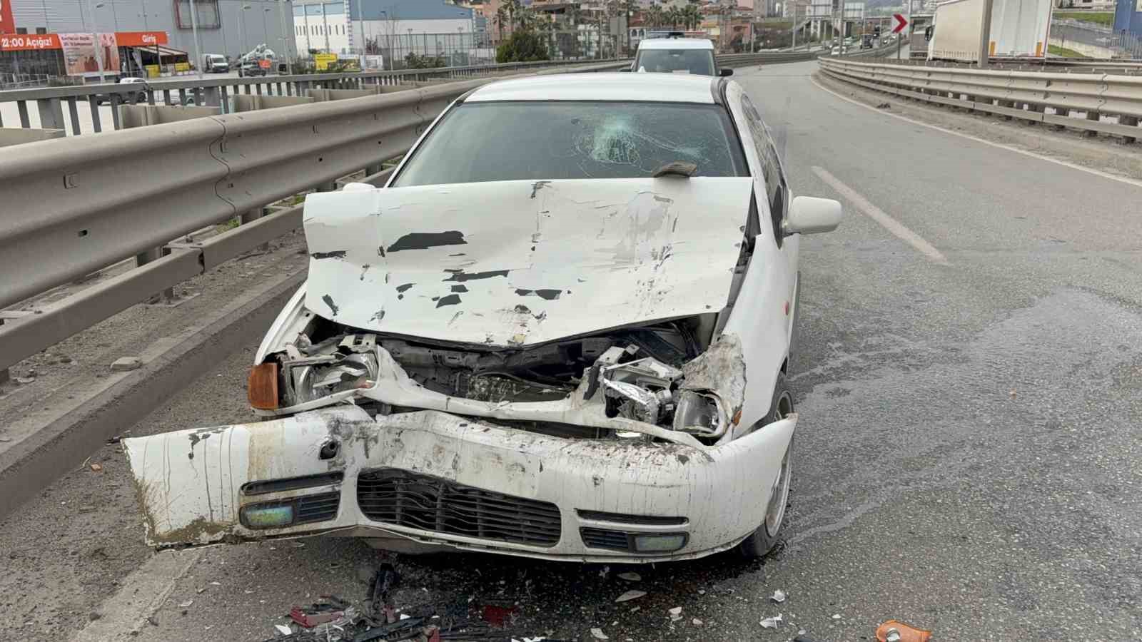 Otomobil tankere arkadan çarptı: 1 yaralı
