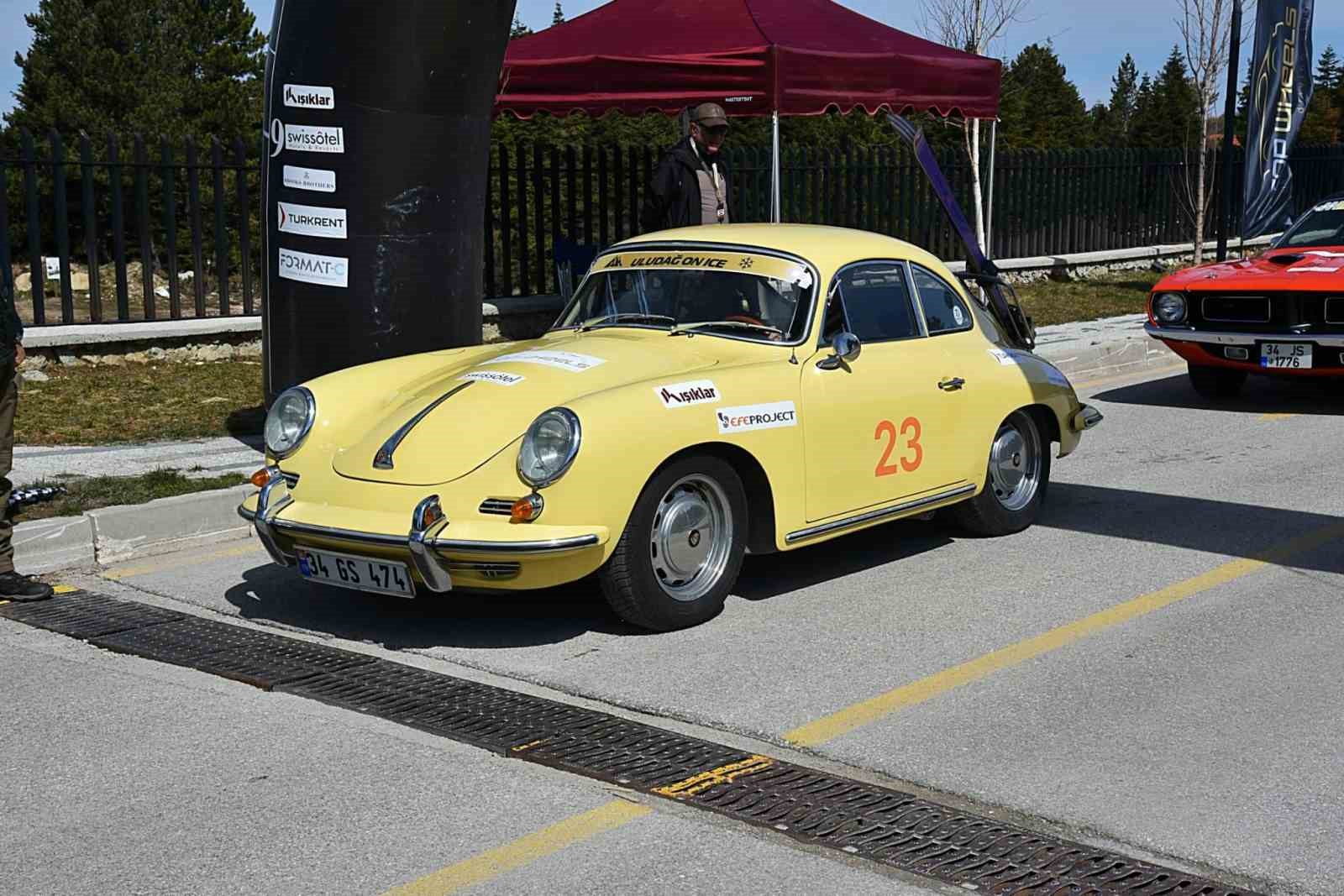 Otomobil tutkunları Uludağ’da buluştu
