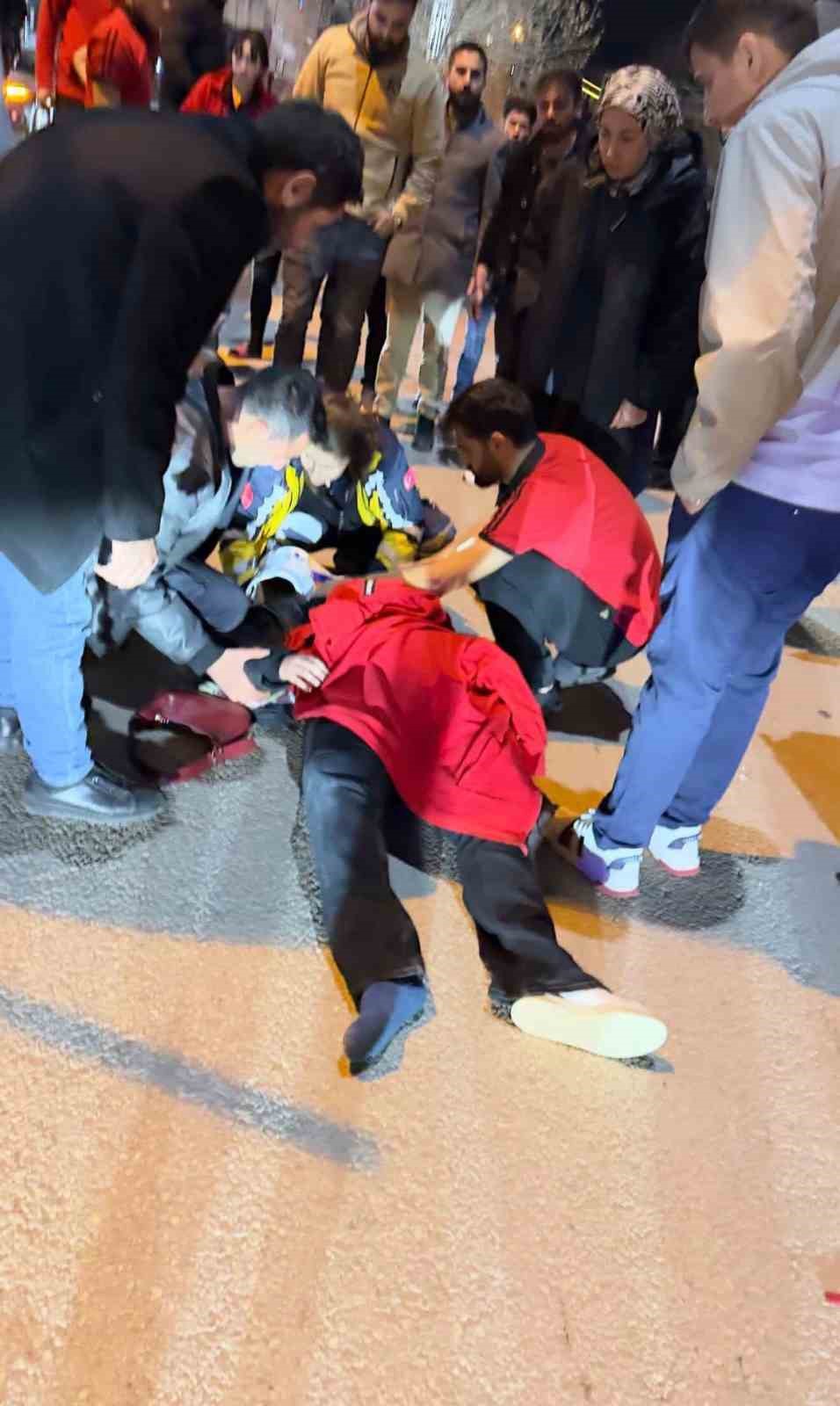 Otomobil, yayalara çarptı: 2 ağır yaralı
