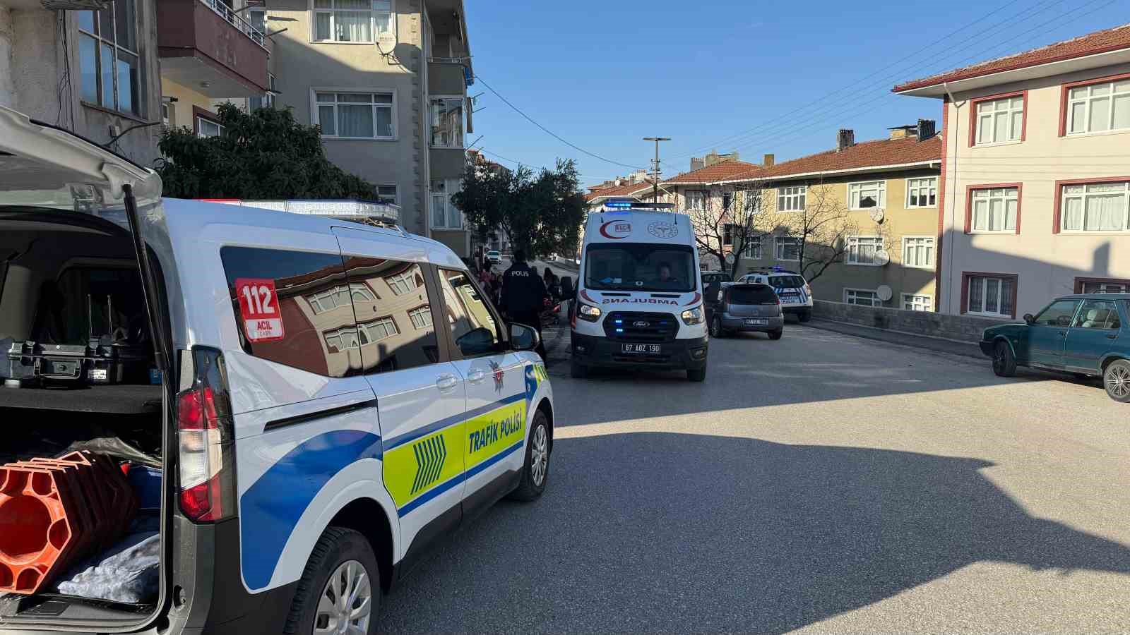 Otomobile çarpmamak için manevra yapan motosiklet devrildi: 1 yaralı
