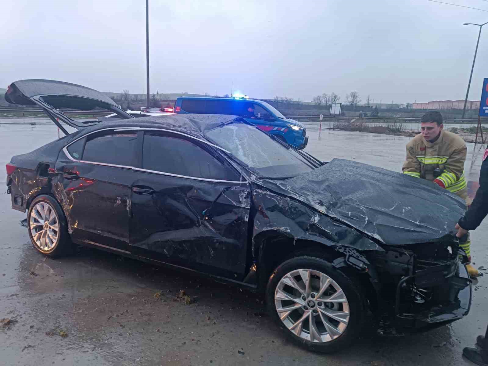 Otomobilin 60 metre boyunca defalarca takla attığı kaza kamerada
