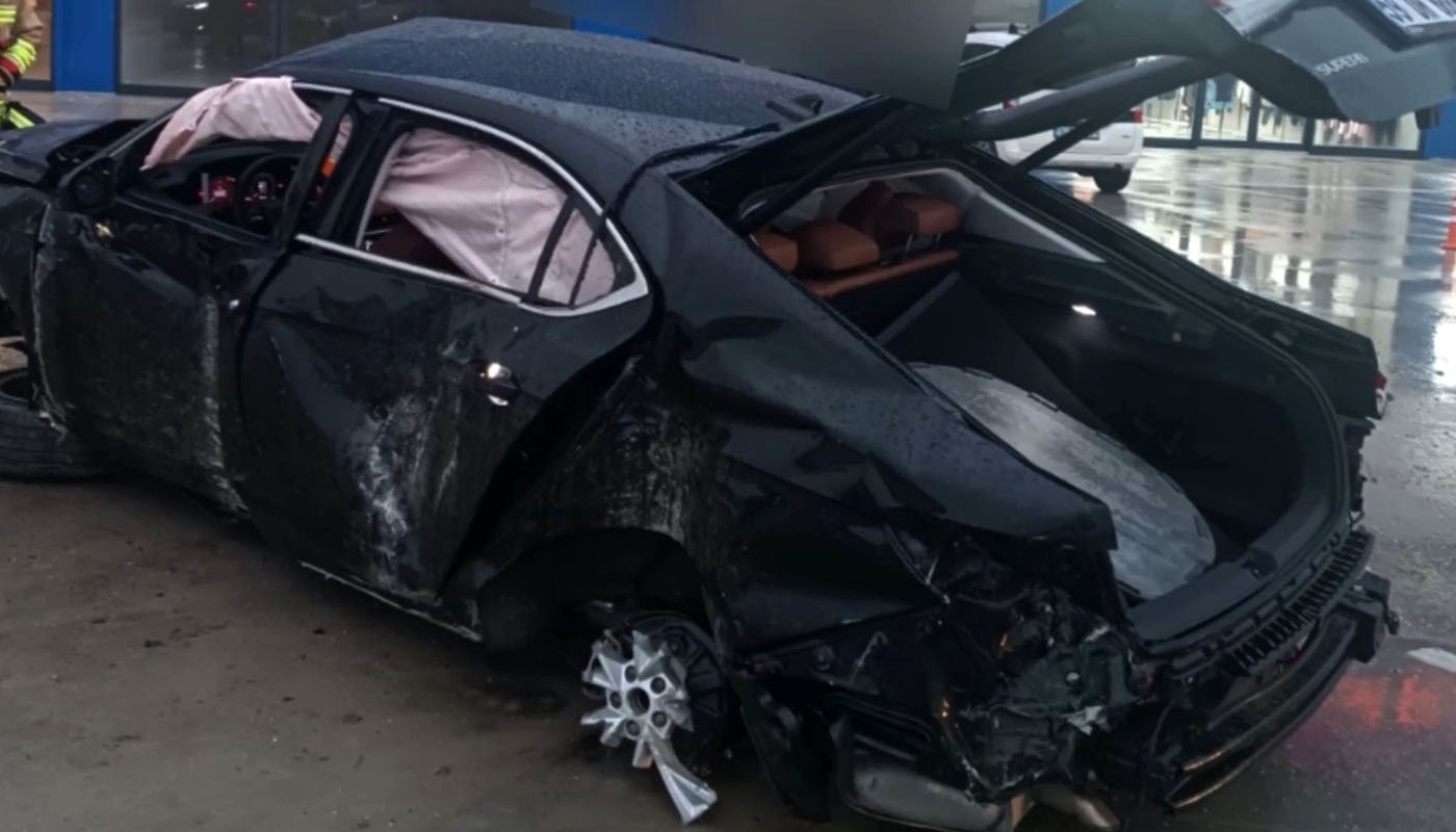 Otomobilin 60 metre boyunca defalarca takla attığı kaza kamerada
