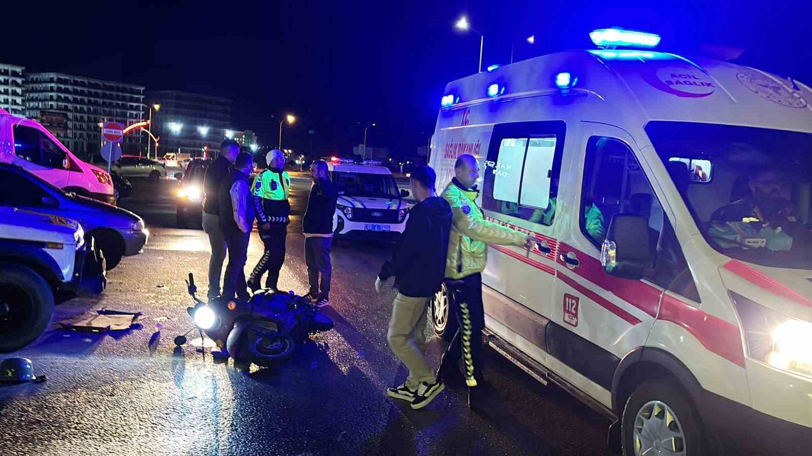 Otomobilin çarpıp kaçtığı motosiklet sürücüsü yaralandı
