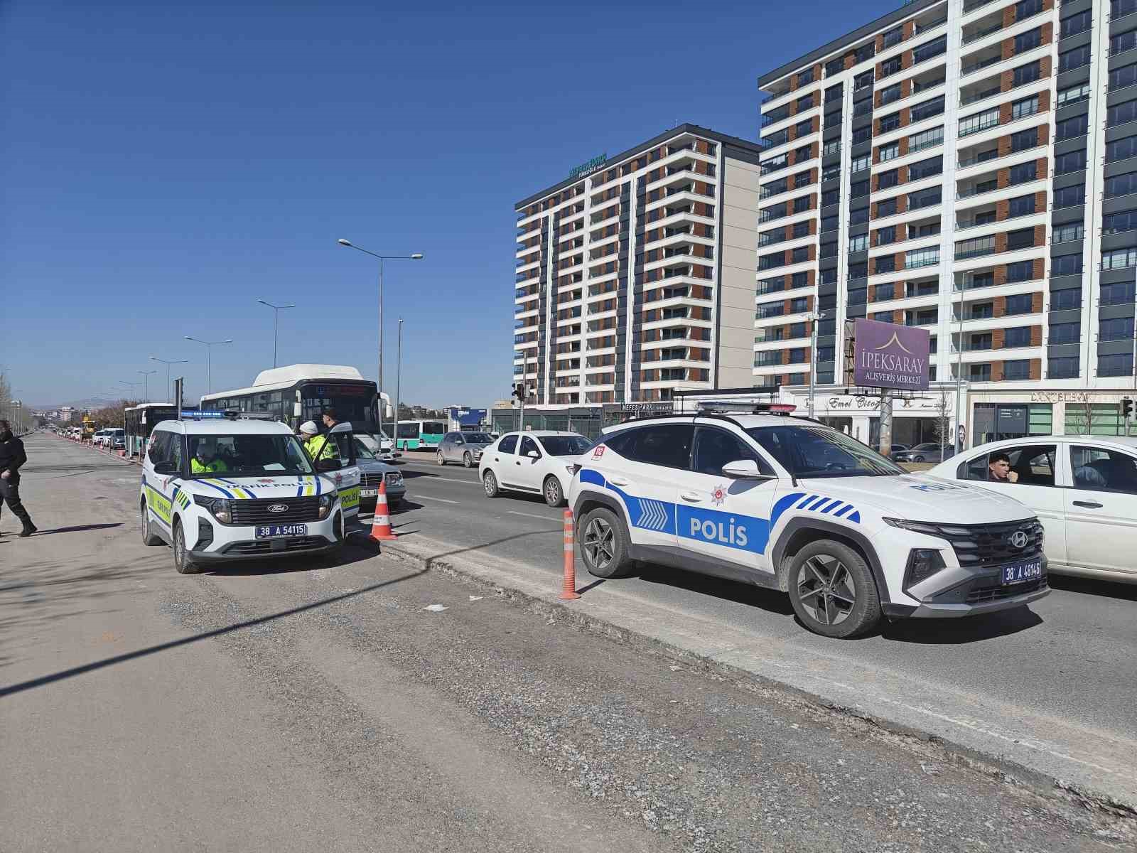 Otomobilin çarptığı 15 yaşındaki çocuk ağır yaralandı
