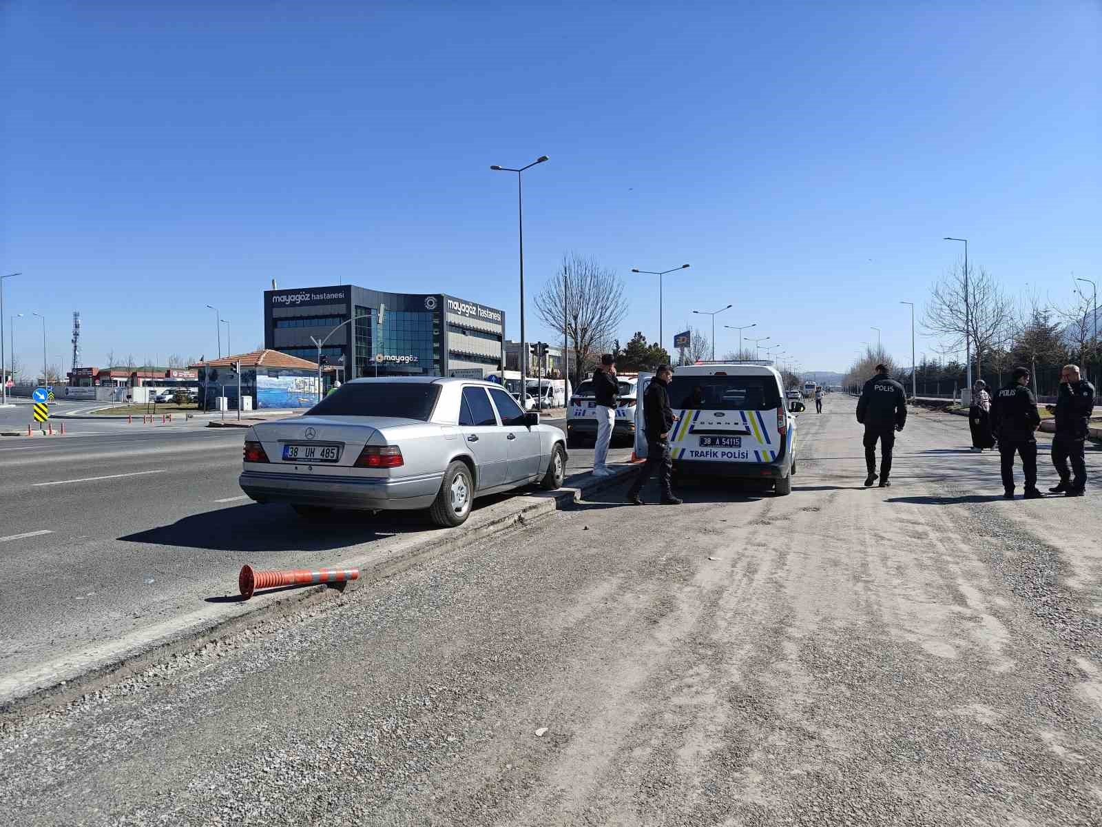 Otomobilin çarptığı 15 yaşındaki çocuk ağır yaralandı
