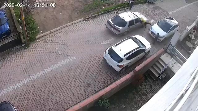 Otomobilin çarptığı 9 yaşındaki çocuk yaralandı: O anlar kamerada
