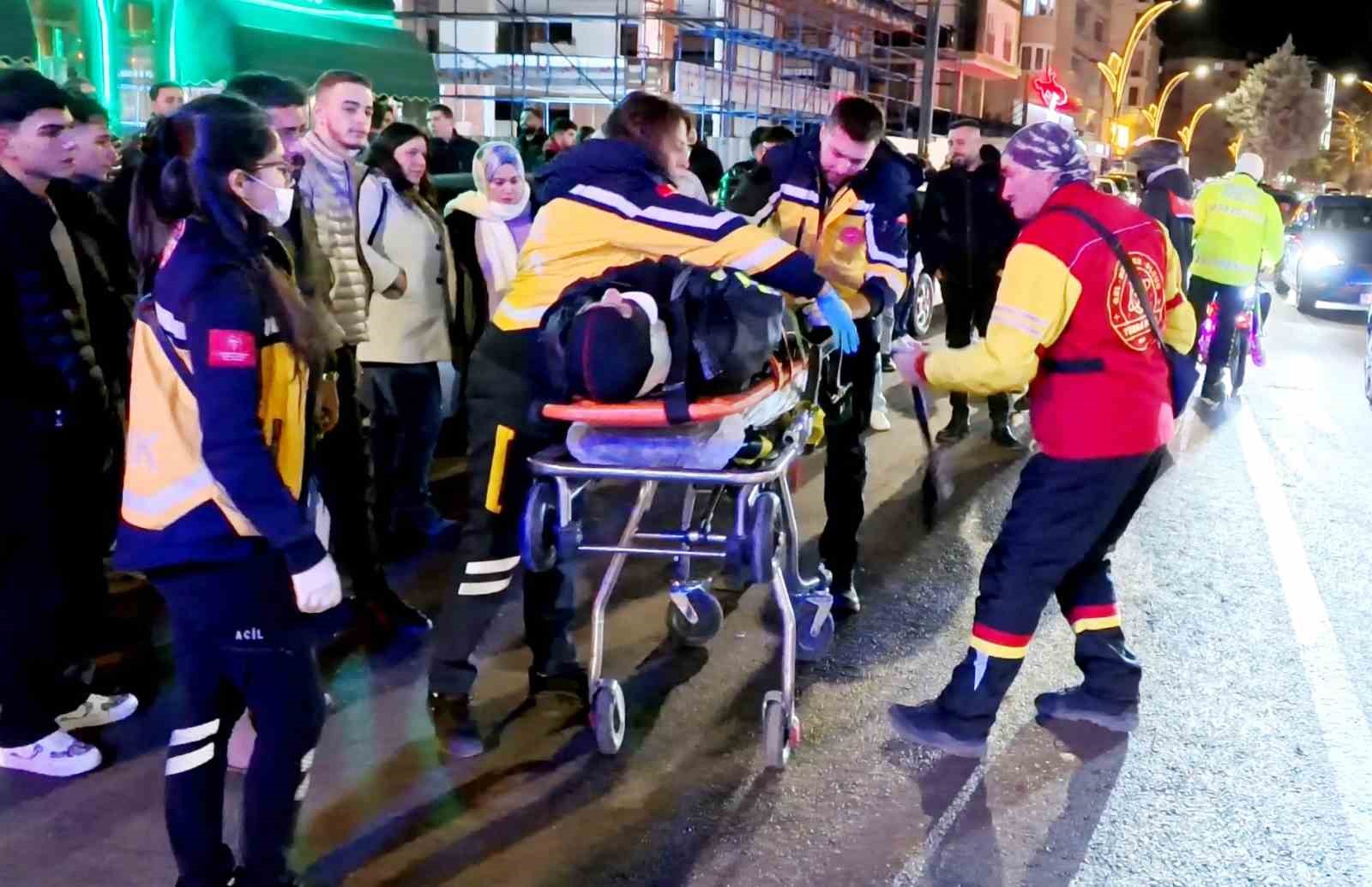 Otomobilin çarptığı motosiklet sürücüsü yaralandı
