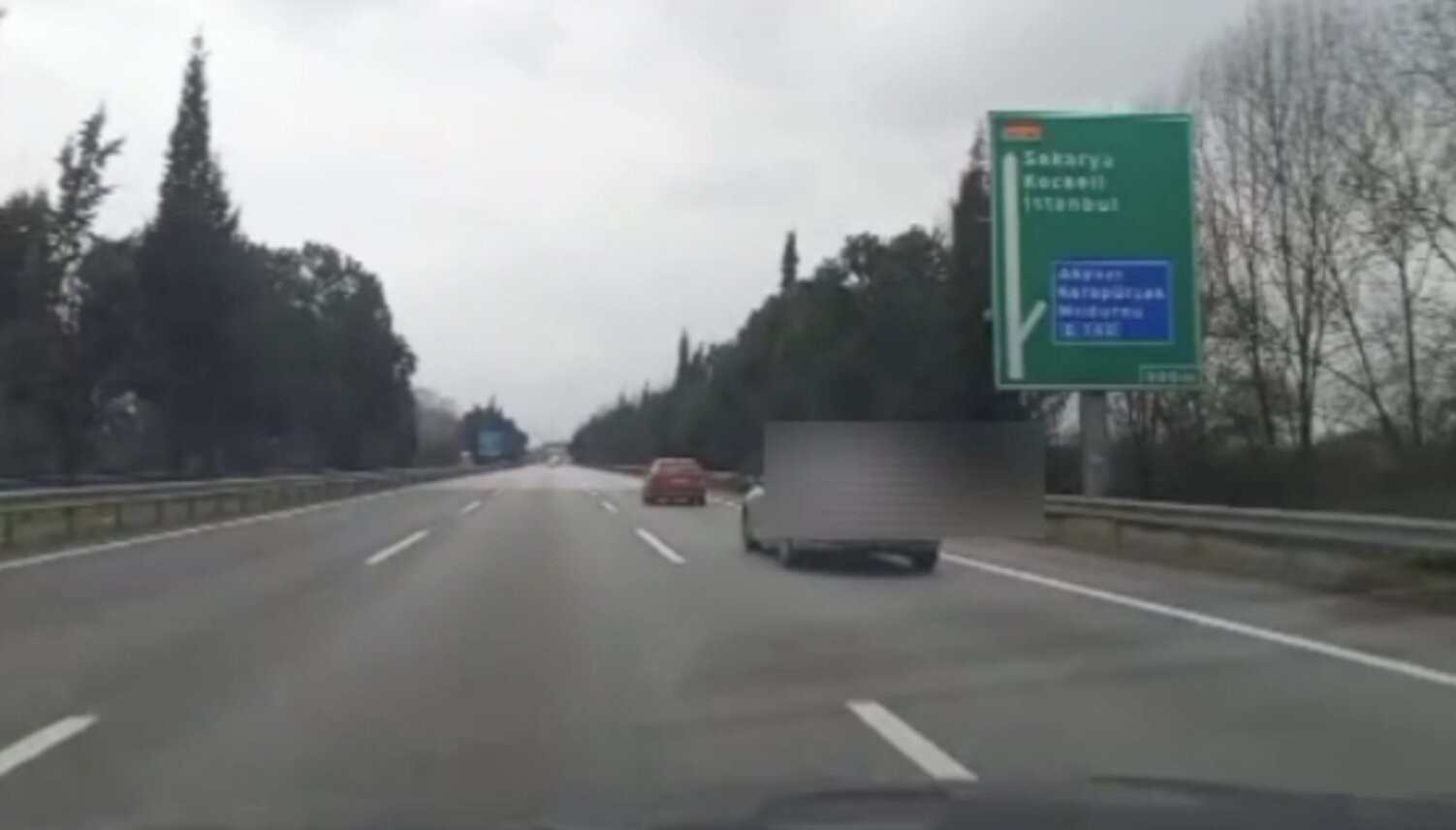 Otomobilin kapılarına zulalanmış cephanelik polis ekiplerince yakalandı
