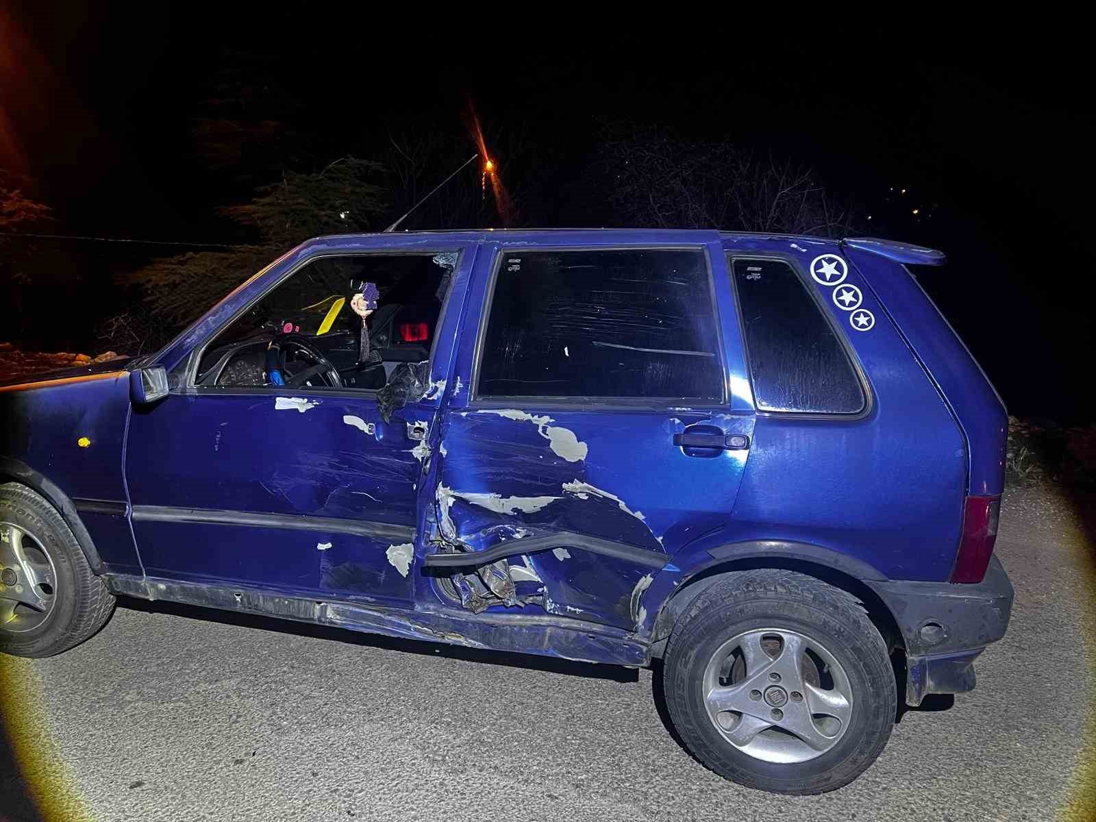 Otomobilin motosikletle çarpıştığı kazada 2 kişi yaralandı
