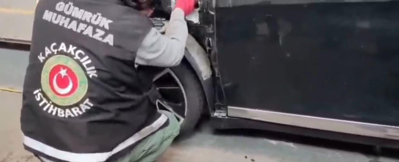 Otomobilin ön tamponunda 11 kilogram eroin ele geçirildi
