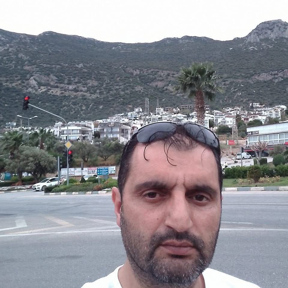 Otomobilinde silahlı saldırıya uğradı, hayatını kaybetti
