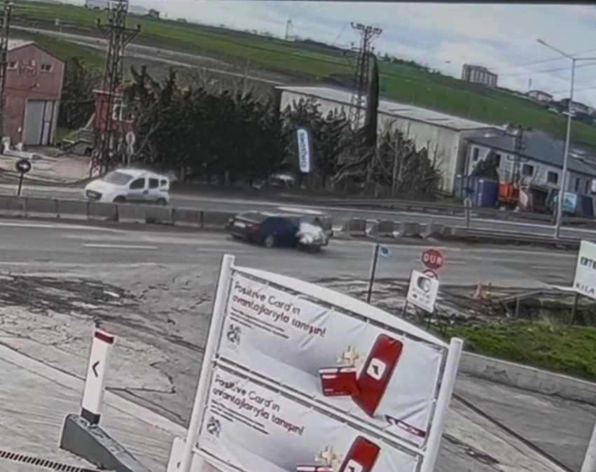 Otomobille çarpışan elektrikli bisiklet sürücüsü hayatını kaybetti
