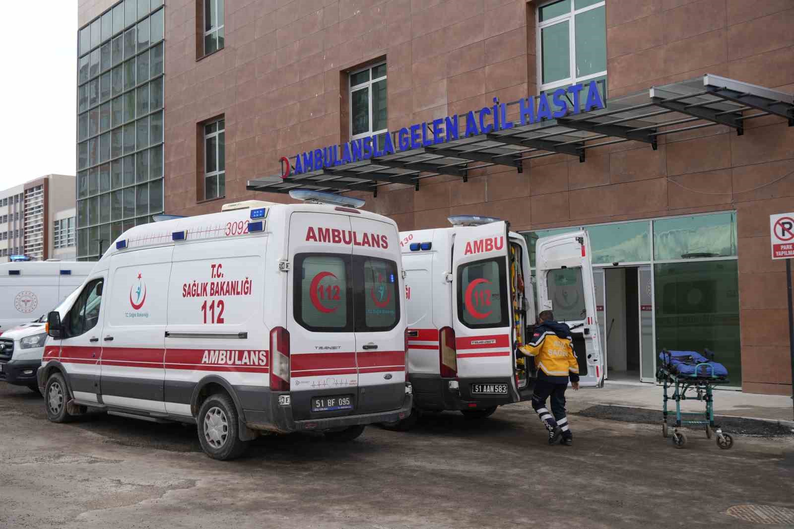 Otomobille çarpışan motosiklet sürücüsü öldü
