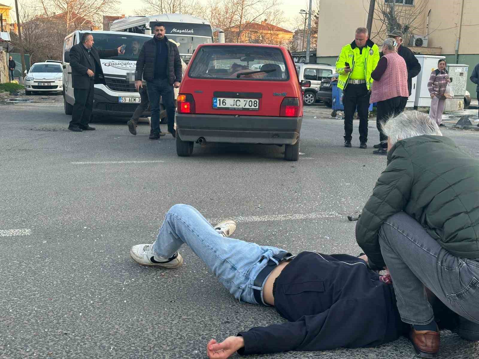 Otomobille çarpışan motosikletin sürücüsü yaralandı
