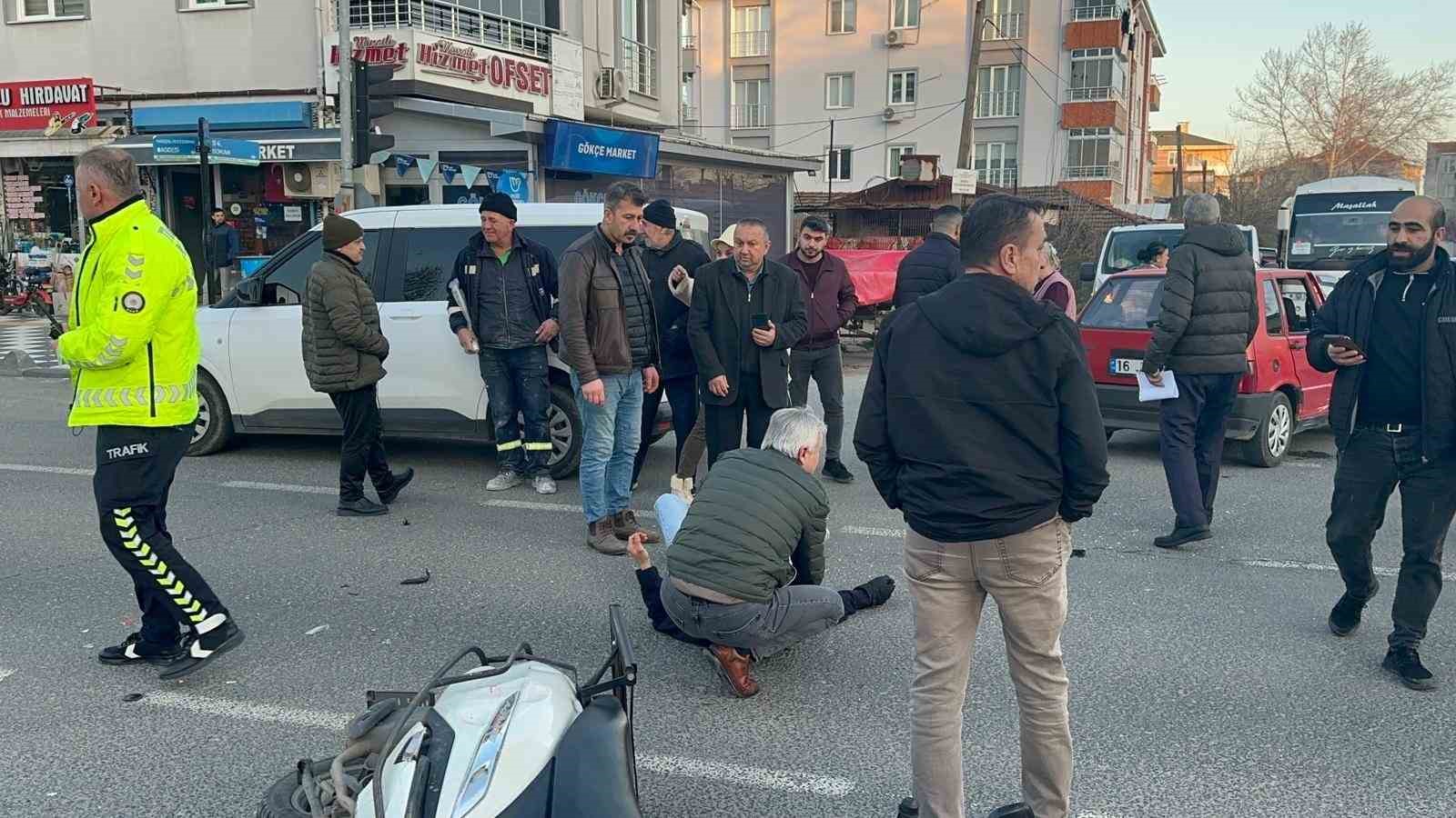 Otomobille çarpışan motosikletin sürücüsü yaralandı
