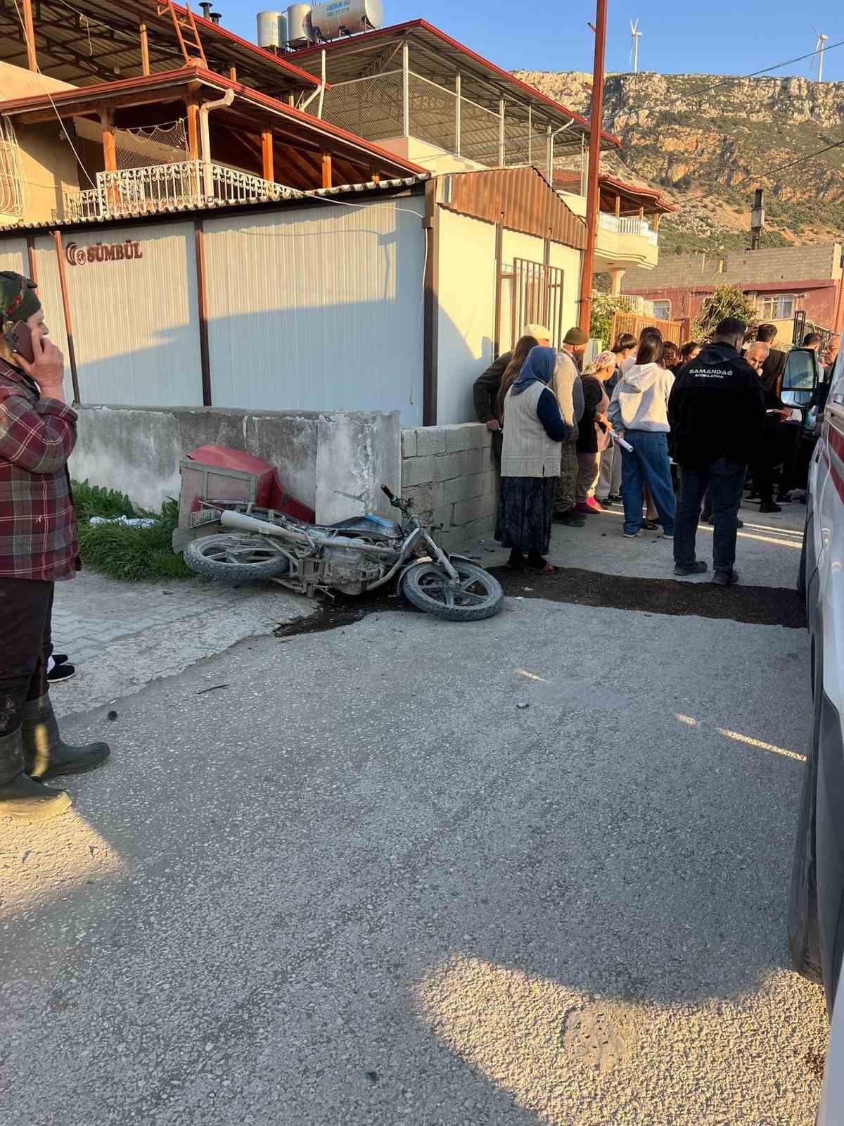 Otomobille çarpışan motosikletli ağır yaralandı
