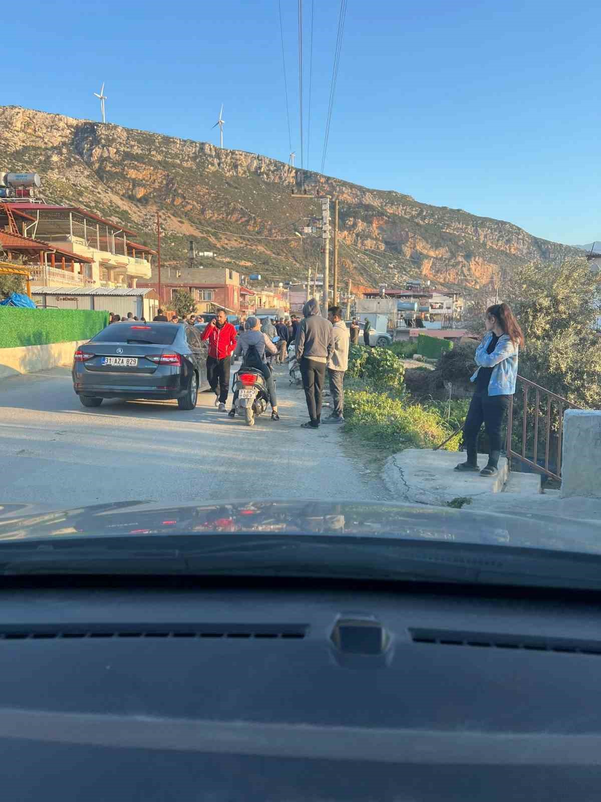 Otomobille çarpışan motosikletli ağır yaralandı
