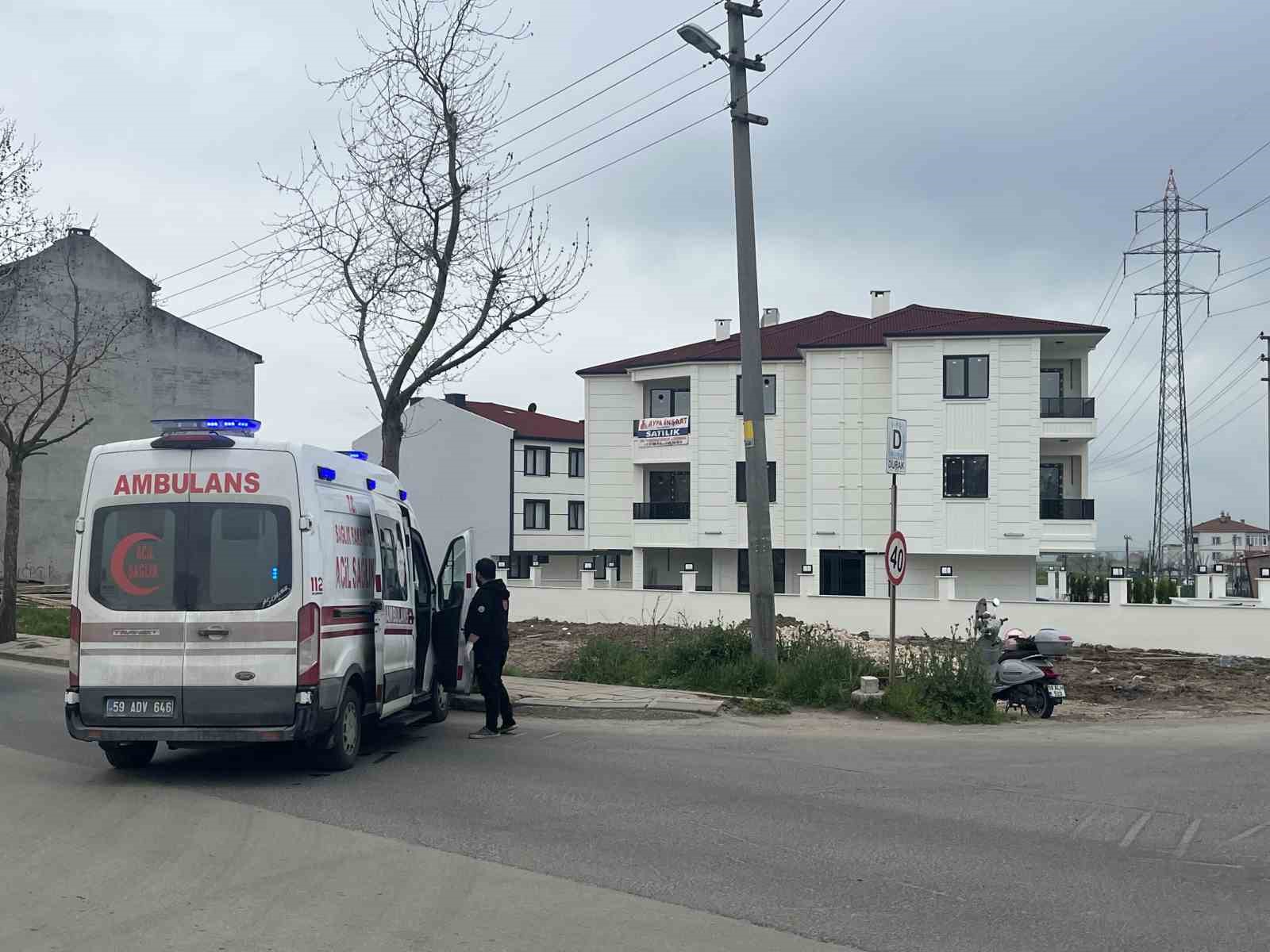 Otomobille çarpışarak, motosikletten fırladı: Yürekleri ağza getiren kaza kamerada
