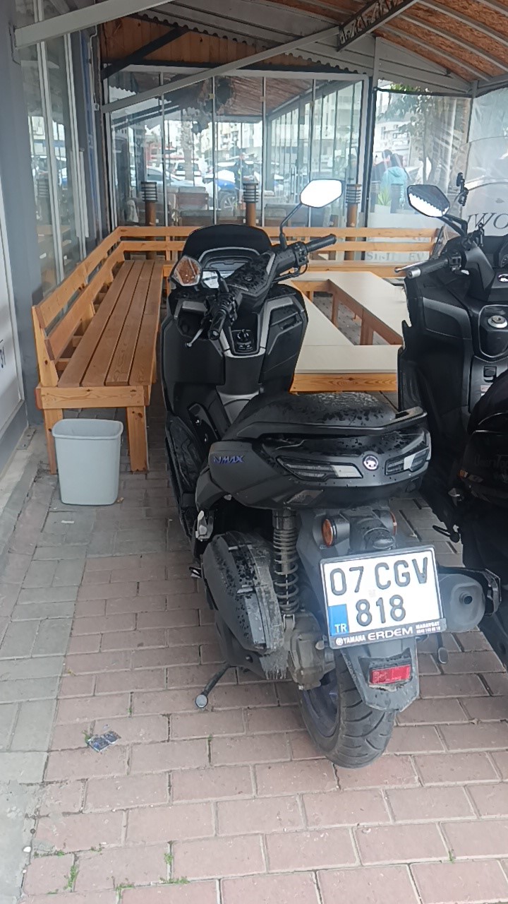 Otomobille motosiklet çarpıştı: 1 yaralı
