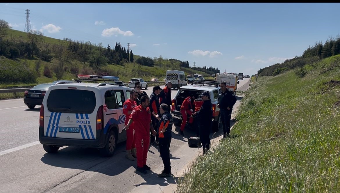 "Otoyola 5 yaşında çocuk bırakıldı" ihbarı ekipleri alarma geçirdi
