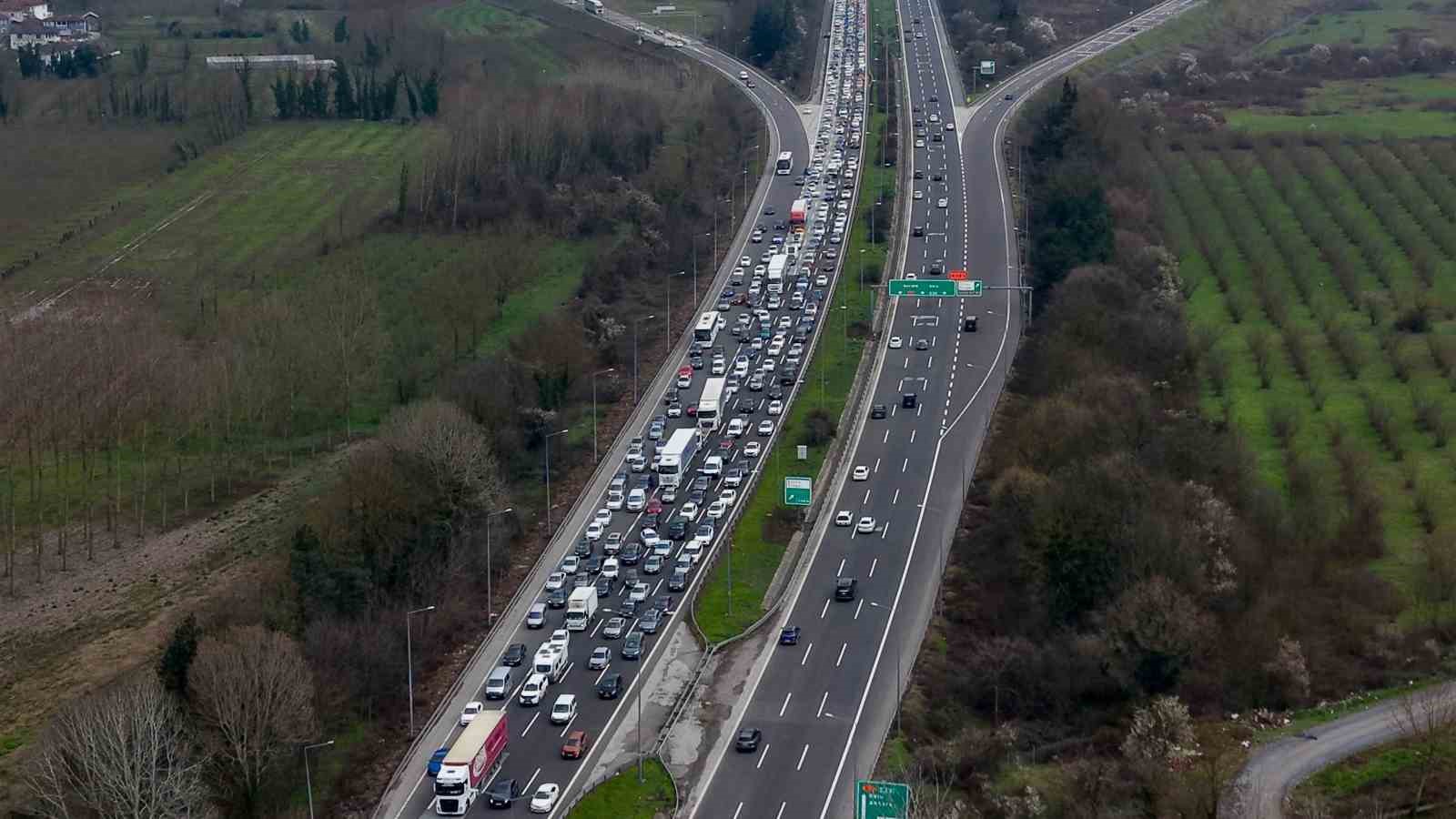 Otoyolda bayram yoğunluğu artarak devam ediyor
