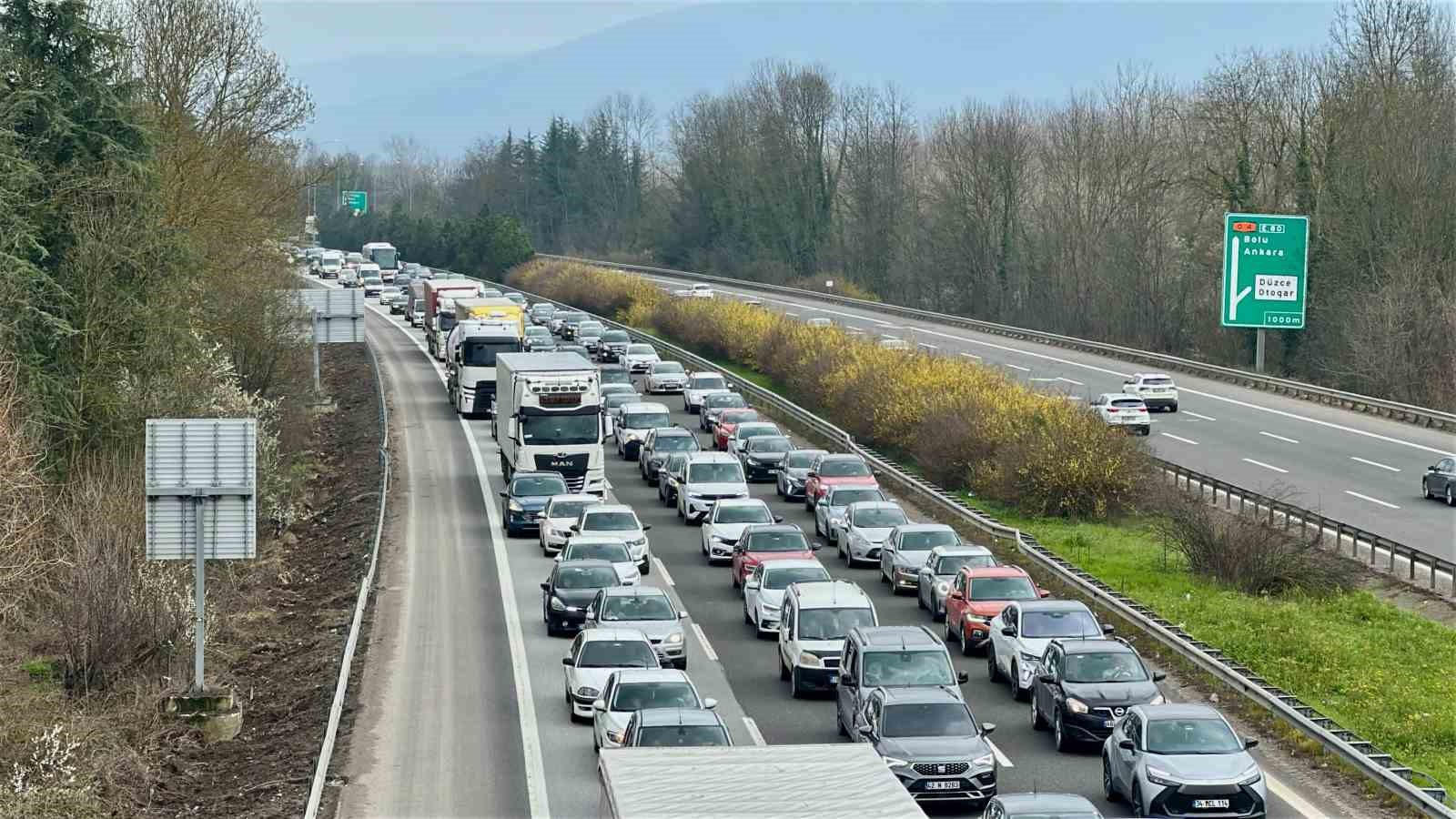 Otoyolda bayram yoğunluğu artarak devam ediyor
