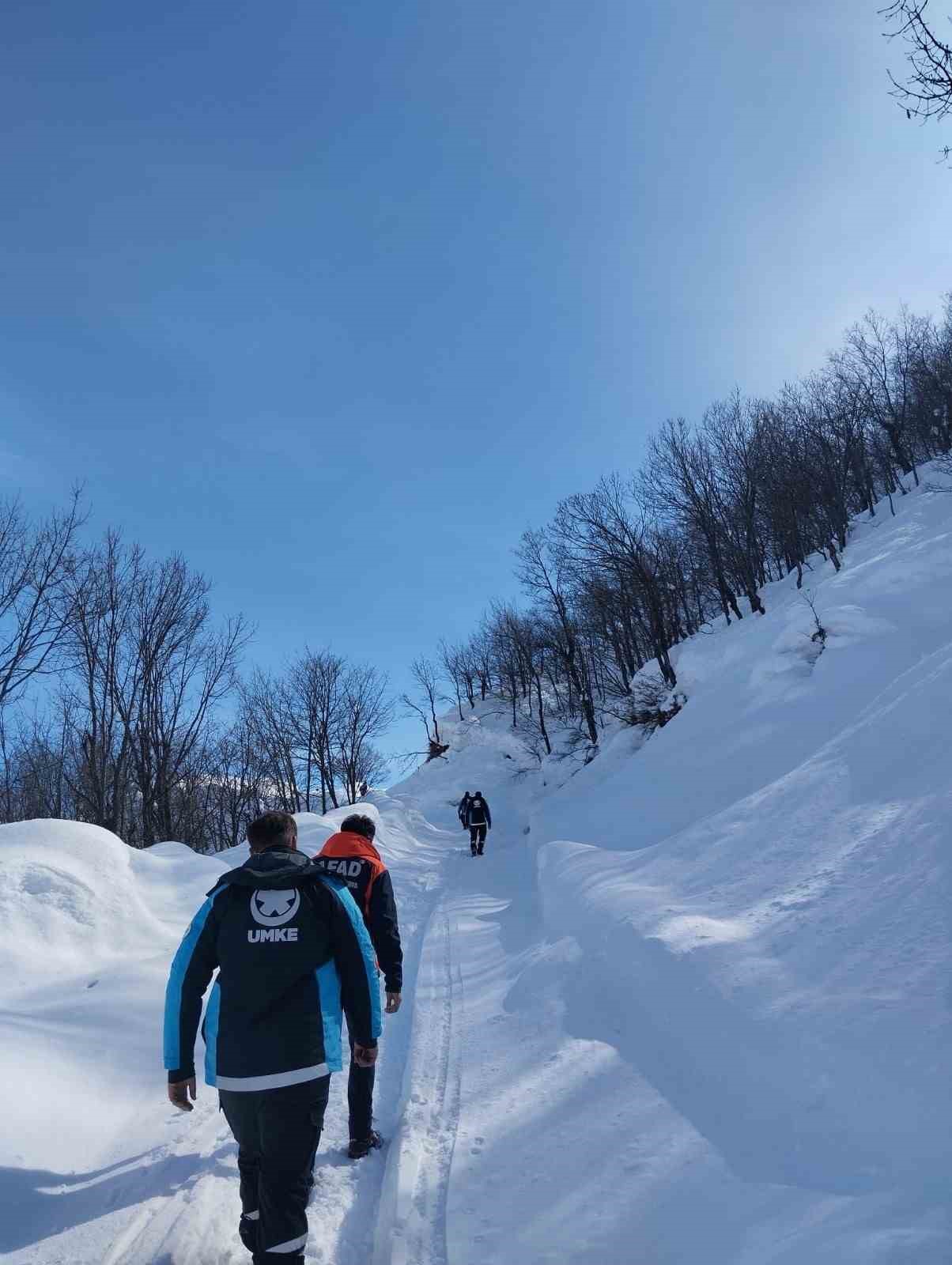 Ovacık’ta karla mücadelede zamanla yarış: 2 hastaya zorlu şartlarda müdahale
