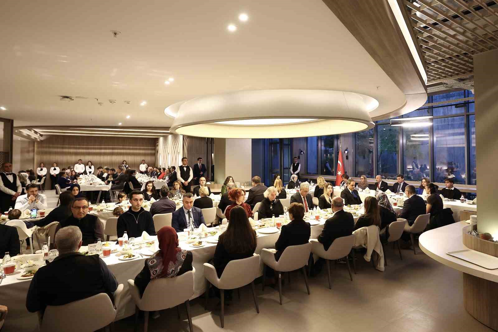 OYAK Yönetimi, şehit aileleriyle iftar sofrasında bir araya geldi
