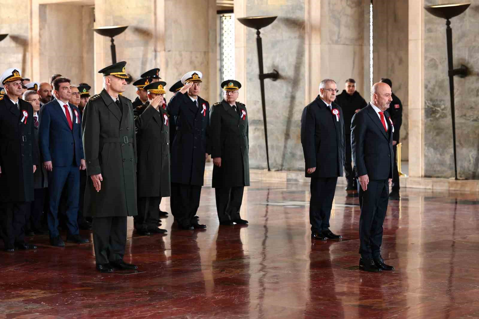 OYAK’tan 65’inci kuruluş yıl dönümünde Anıtkabir’e ziyaret
OYAK’tan 65’inci kuruluş yıl dönümünde Anıtkabir’e ziyaret