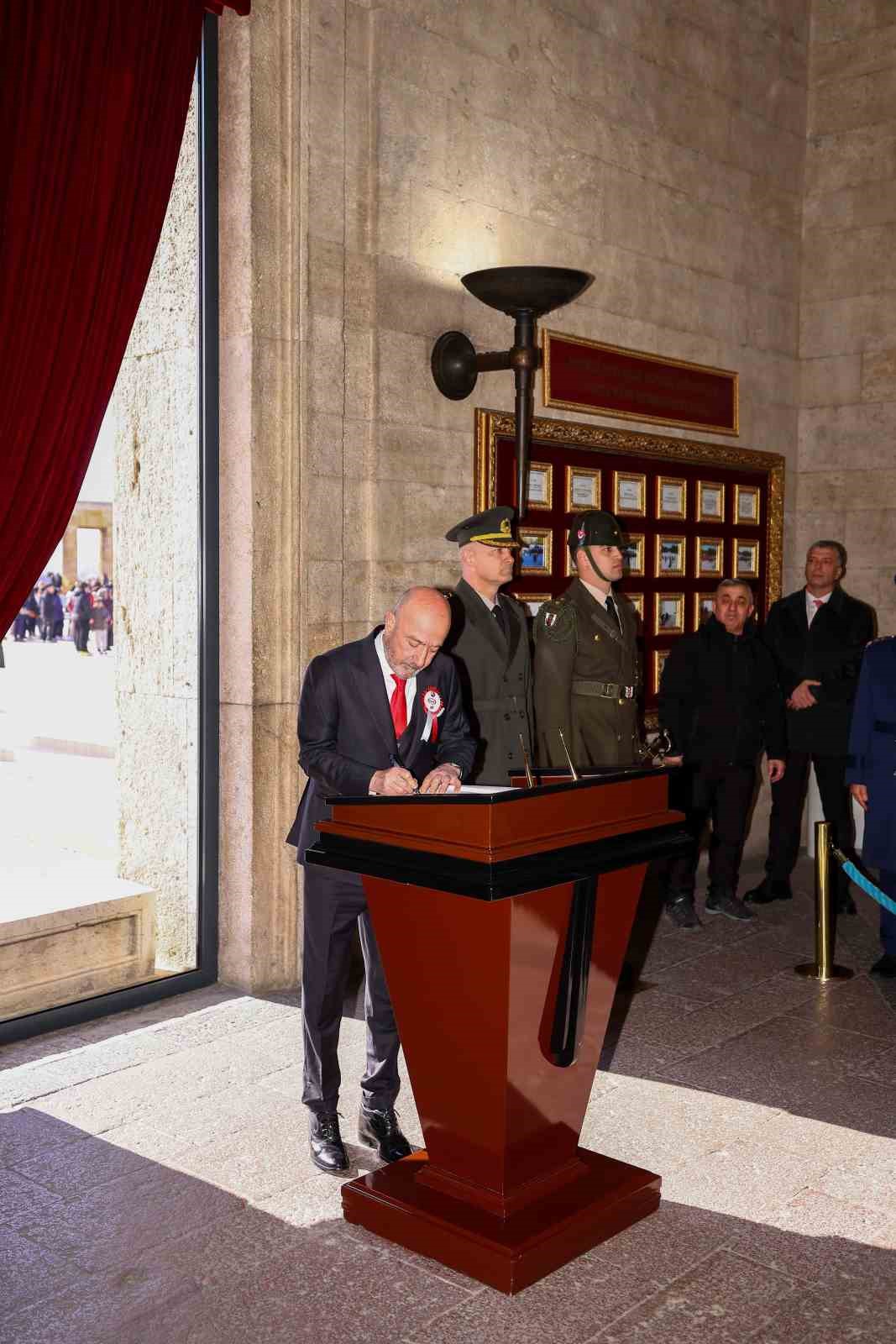 OYAK’tan 65’inci kuruluş yıl dönümünde Anıtkabir’e ziyaret
OYAK’tan 65’inci kuruluş yıl dönümünde Anıtkabir’e ziyaret