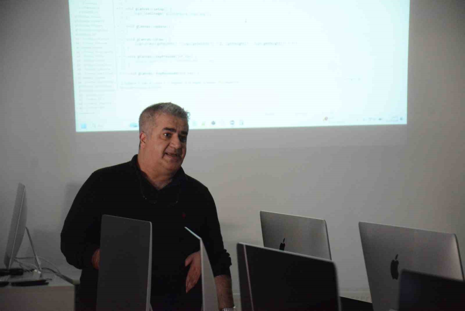 Oyun Dünyasının mutfağından akademik bakış: Noyan Culum gençlerle buluştu
Oyun Dünyasının mutfağından akademik bakış: Noyan Culum gençlerle buluştu