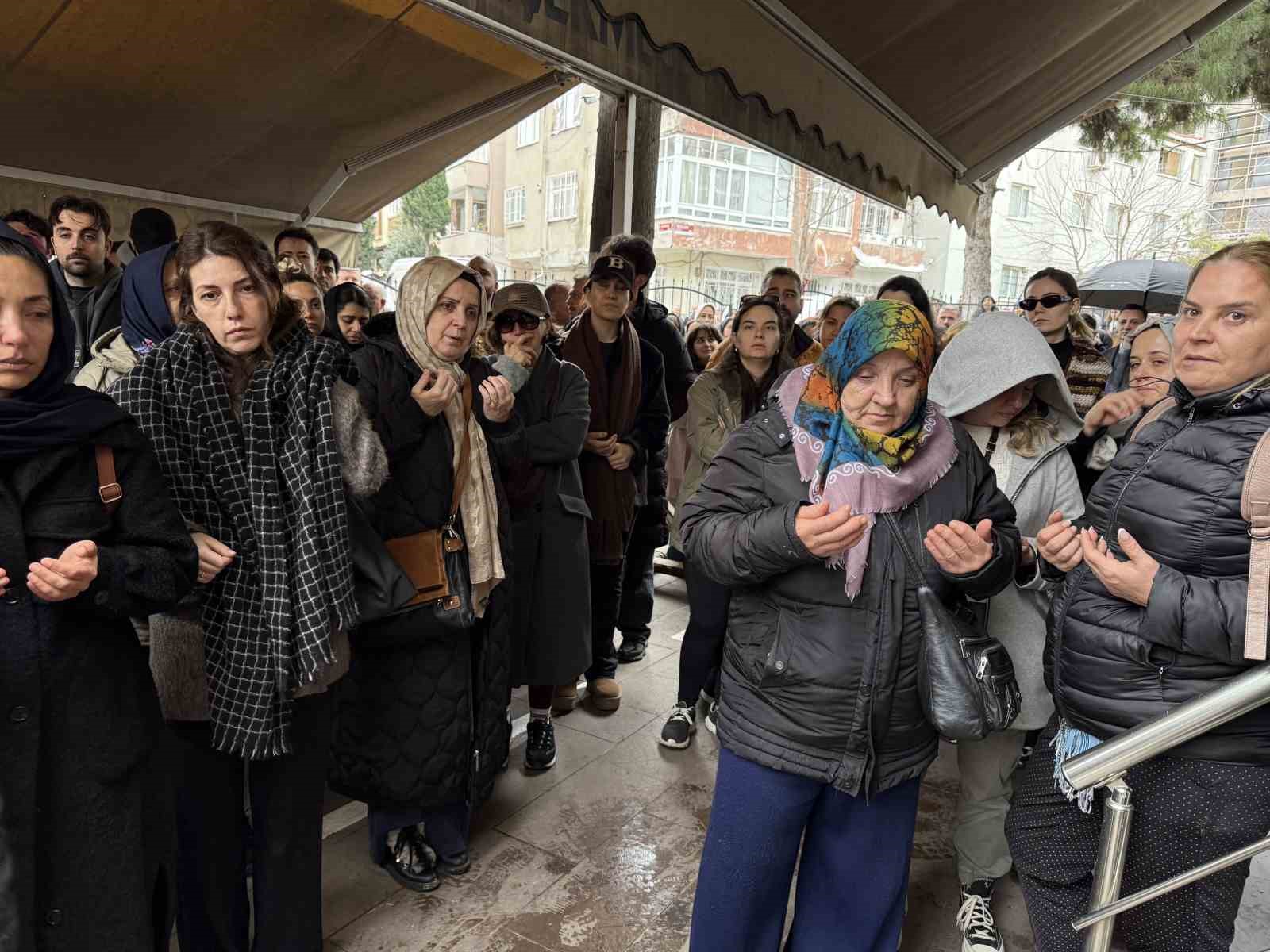 Oyuncu Ramazan Tetik son yolculuğuna uğurlandı
