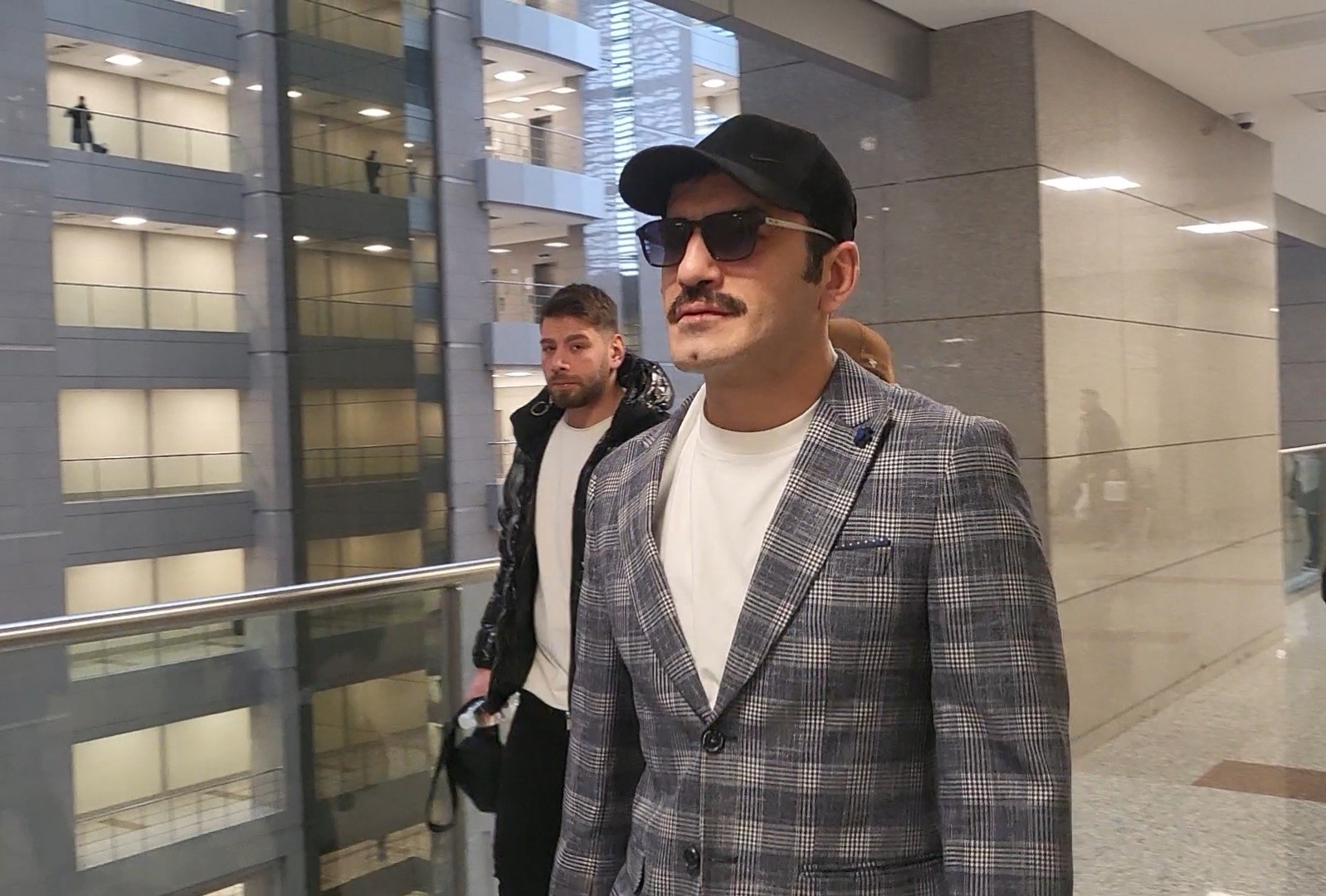 Oyuncu Ufuk Bayraktar hakim karşısında: "Ben sadece Beyoğlu’ndaki gençlere yardımcı olmaya çalışırım"
