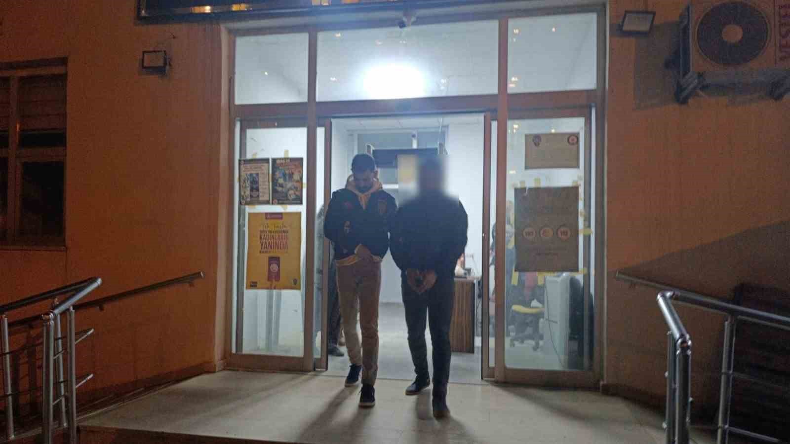 Öz kızını öldüren anne ve üvey kardeşi tutuklandı
