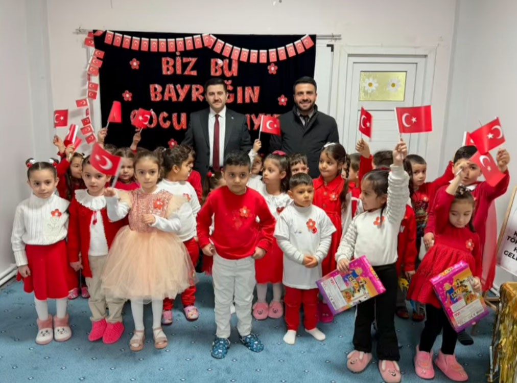 Özalp’ta bayrak haftası etkinliği
