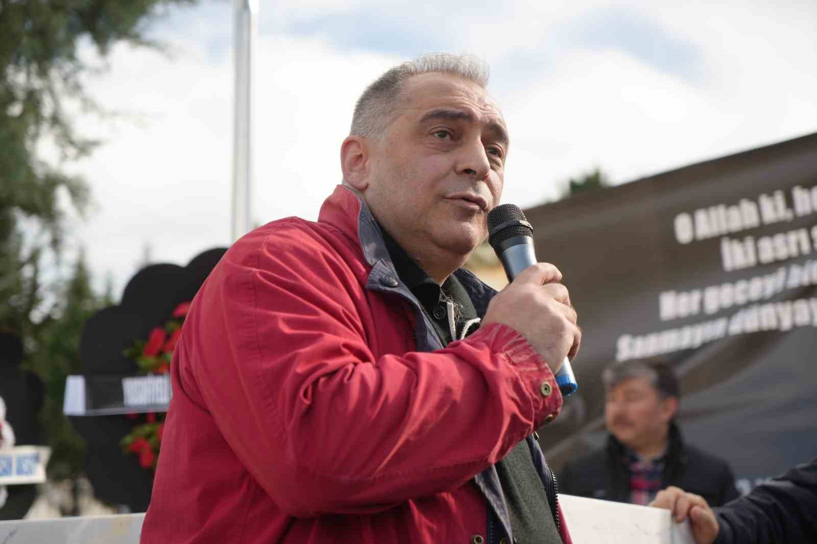 Ozan Arif, 7. ölüm yıl dönümünde mezarı başında anıldı
