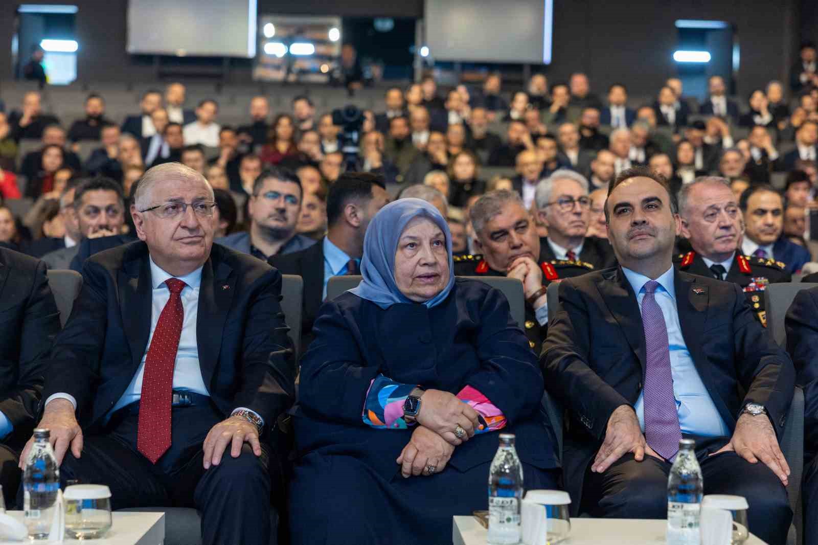 Özdemir Bayraktar’ın yaşam öyküsü belgesel oldu
