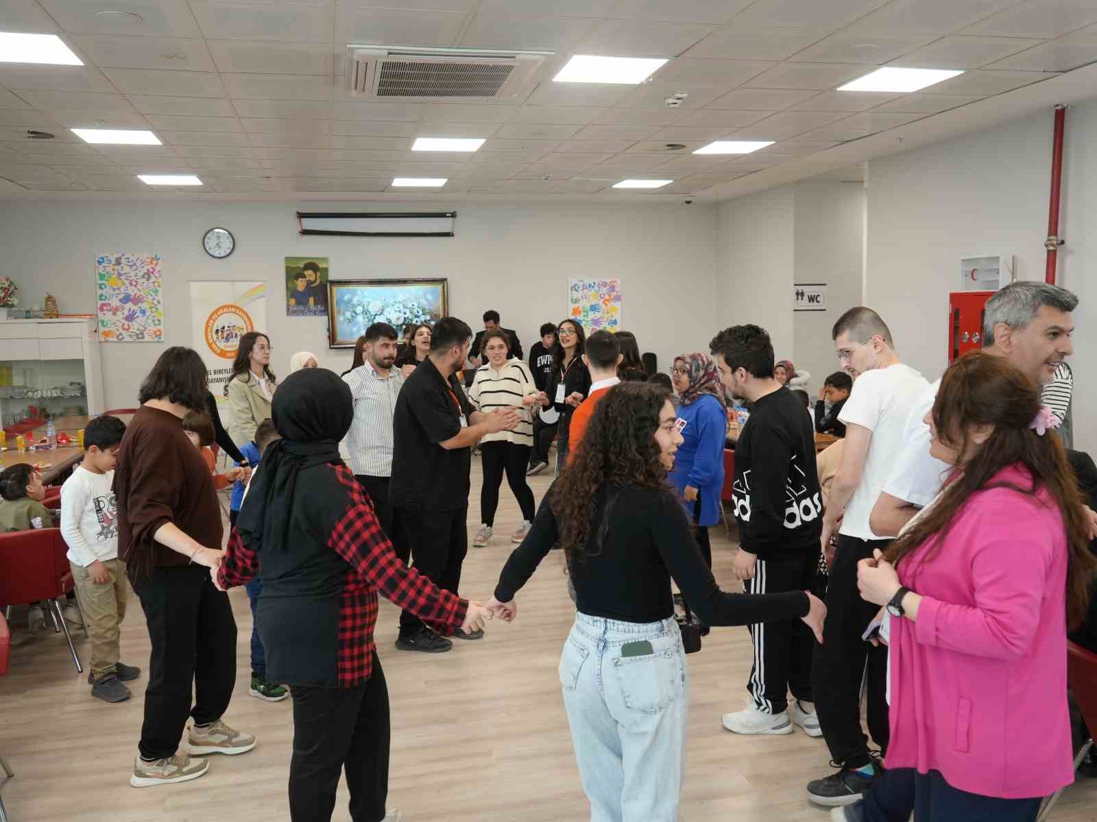 Özel bireyler kendileri için düzenlenen etkinlikte doyasıya eğlendi
