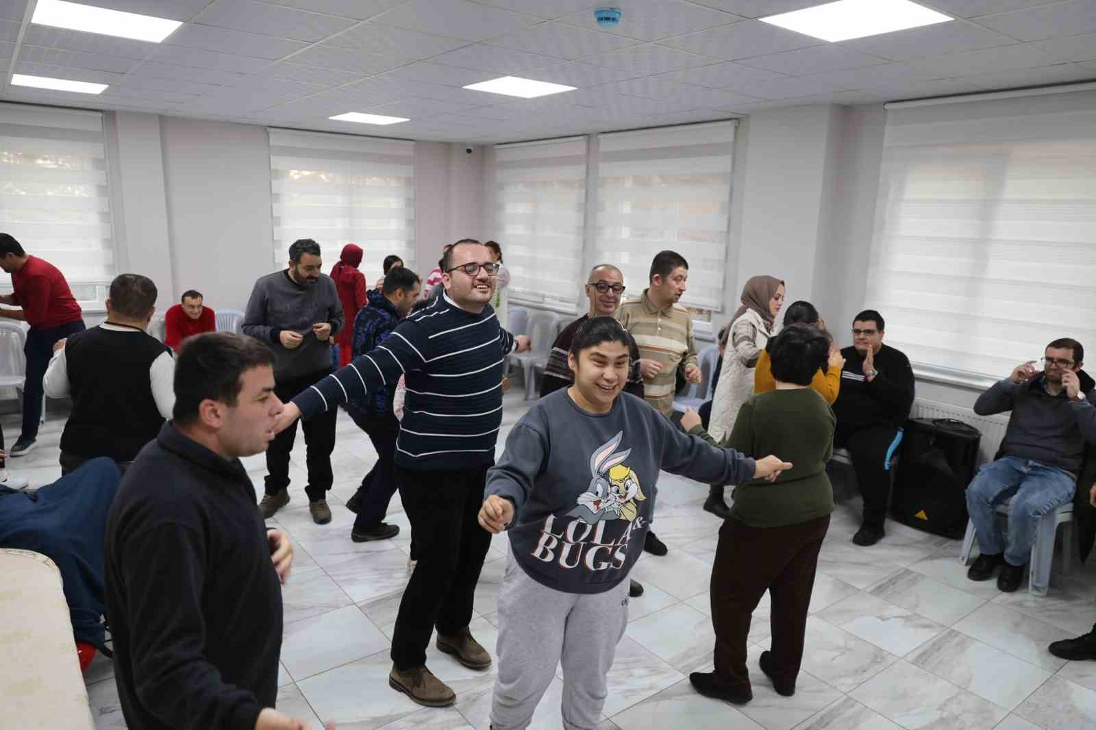 Özel bireyler müzik dolu gecede doyasıya eğlendi
