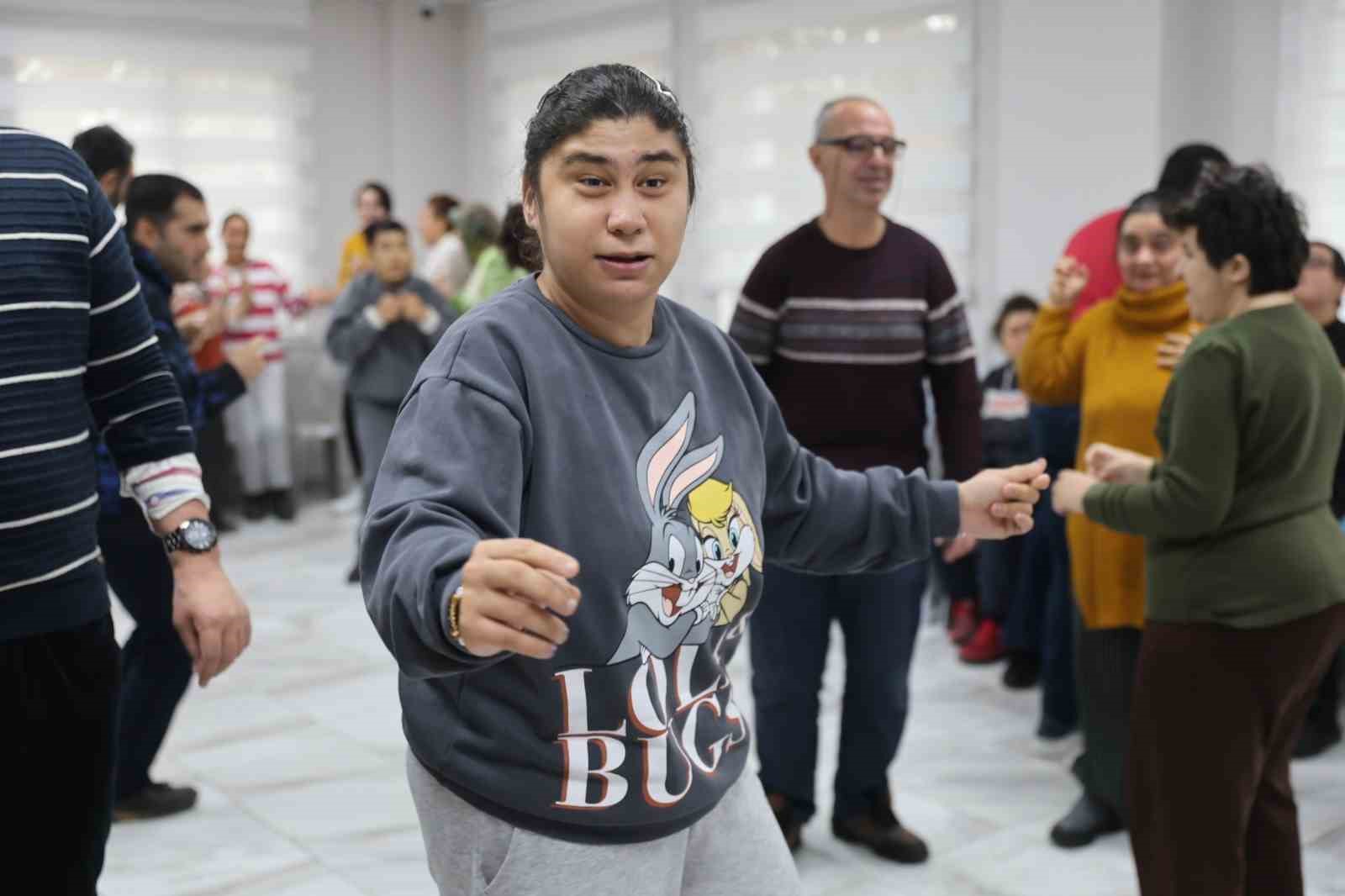 Özel bireyler müzik dolu gecede doyasıya eğlendi
