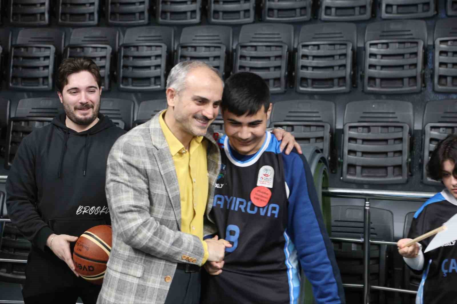 Özel bireyler ve basketbolcular potada buluştu
